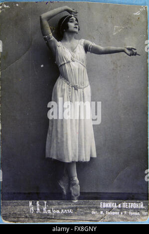 Russland - ca. 1908: Postkarte gedruckt in Russland zeigt Ballerine, circa1910 Stockfoto