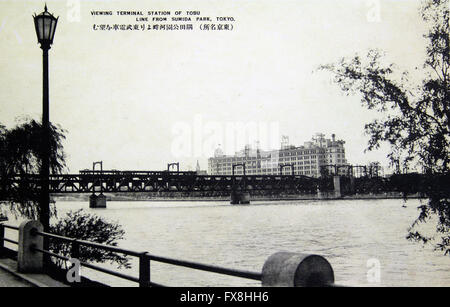 JAPAN - ca. 1954: Postkarte gedruckt in Japan zeigt Viewng Kopfbahnhof Tobu Leitung von Sumida Park, Tokio, ca. 1954 Stockfoto