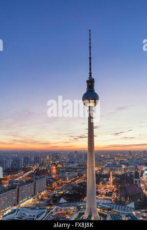 Berliner Fernsehturm (Fernsehturm) am Alexanderplatz Ostberlin Deutschland Stockfoto