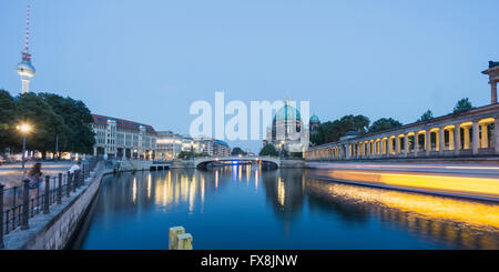 Deutschen Dom bei Nacht, Spree entlang, Berlin, Deutschland, Europa Stockfoto