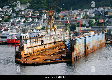 Schwimmende Trockendock in Bergen. Stockfoto