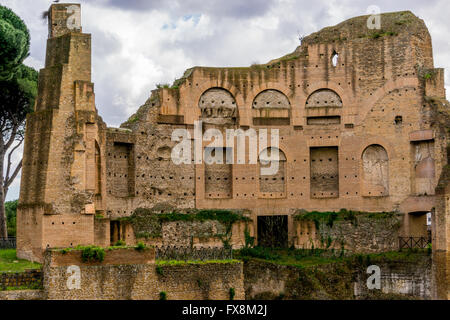 Des Kaisers Loge (Imperial Box / Exedra) des Hippodrom von Domitian (Stadion des Domitian), Palatin, Rom Stockfoto