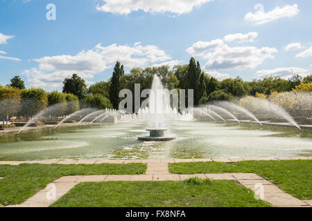 Große Wasserfontäne in Battersea Park, London, UK. Stockfoto