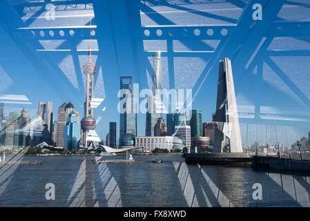 Skyline von Shanghai - Doppelbelichtung Stockfoto