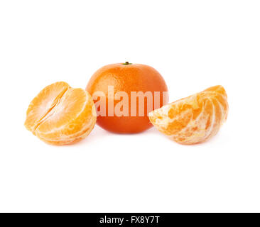 Frische saftige Mandarine Frucht über dem weißen Hintergrund isoliert Stockfoto