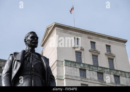 Statue von Lord Hugh Trenchard in Victoria Embankment Gardens Stockfoto