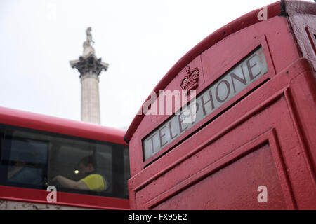 Trafalgar Square Tube u-Bahn u-Bahnstation Zeichen Rondell Mit Nelsonsäule über London England UK Stockfoto