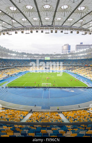 Kiew, UKRAINE - 10. April 2016: NSC Olympiastadion (NSK Olimpiyskyi) während der Ukraine Premier League Spiel FC Dynamo Kyiv Vs FC Wolhynien in Kiew, Ukraine Stockfoto