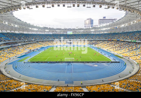 Kiew, UKRAINE - 10. April 2016: NSC Olympiastadion (NSK Olimpiyskyi) während der Ukraine Premier League Spiel FC Dynamo Kyiv Vs FC Wolhynien in Kiew, Ukraine Stockfoto