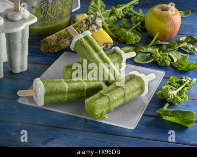 Grüner Saft Eis am Stiel Stockfoto