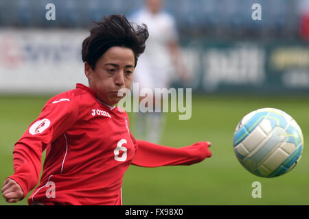 Opava, Tschechien. 12. April 2016. Teona Bakradze Georgiens in Aktion während der Frauen Fußball europäischen Cup 2017 Qualifier, Tschechien Vs Georgien, in Opava, Tschechien, 12. April 2016. © Jaroslav Ozana/CTK Foto/Alamy Live-Nachrichten Stockfoto