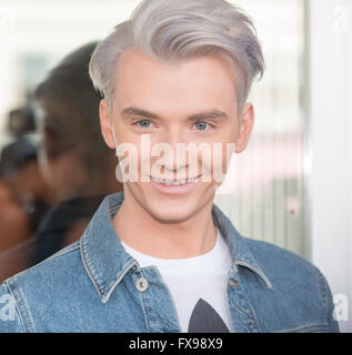 Brentwood Essex, 12. April 2016 Harry Durbridge außerhalb Amy Child-Beauty-Salon in Brentwood, Essex Credit: Ian Davidson/Alamy Live News Stockfoto