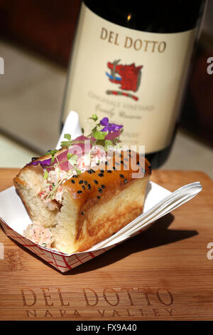 7. April 2016 - St. Helena, CA, US - A Maine Lobster roll auf geröstetem Brioche von Joshua Schwartz, Weingut executive Chef bei Del Dotto Weinberge in St. Helena. (Kredit-Bild: © Napa Valley Register über ZUMA Draht) Stockfoto