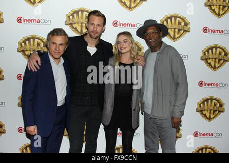 Las Vegas, NV, USA. 12. April 2016. Christophe Waltz, Alexander Skarsgard, Margot Robbie, Samuel in Anwesenheit für Warner Bros. CinemaCon 2016 Veranstaltung, Caesars Palace, Las Vegas, NV 12. April 2016. Bildnachweis: James Atoa/Everett Collection/Alamy Live-Nachrichten Stockfoto