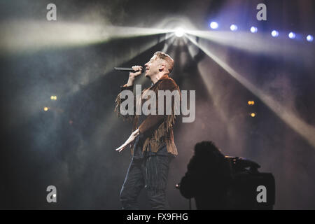 Manchester, UK. 12. April 2016. Macklemore und Ryan Lewis führen in der Manchester Arena auf ihre 2016, UK Tour Credit: Myles Wright/ZUMA Draht/Alamy Live News Stockfoto