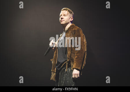 Manchester, UK. 12. April 2016. Macklemore und Ryan Lewis führen in der Manchester Arena auf ihre 2016, UK Tour Credit: Myles Wright/ZUMA Draht/Alamy Live News Stockfoto