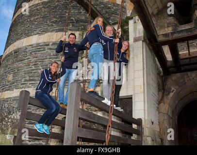 2016, 12. April, Arena Loire, TrŽlaz, Halbfinale FedCup, Frankreich-Niederlande, niederländische team bei der "Chateau, Ltr: Cindy Burger, Kapitän Paul Haarhuis, Arantxa Rus, Kiki Bertens und Richel Hogenkamp Foto: Tennisimages / Henk Koster Stockfoto