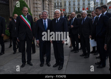 Turin, Italien. 13. April 2016. Die Italian President Sergio Mattarella (R) und Bundespräsident Joachim Gauck (L) während bei der zweiten Auflage des Italienisch-deutschen High Level Dialog am Teatro Regio am 13. April 2016 in Turin, Italien: Stefano Guidi/Alamy Live-Nachrichten Stockfoto