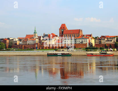 Blick auf Altstadt von Torun (Unesco Weltkulturerbe) über Weichsel, Polen Stockfoto