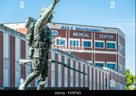 Ersten Weltkrieg Bronze Statue "Spirit of American Doughboy" am Veterans Hospital in Muskogee, Oklahoma, USA. Stockfoto