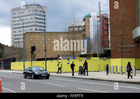 BBC Television Center auf Wood Lane in London unter Sanierung. Stockfoto