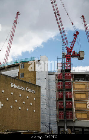 BBC Television Center auf Wood Lane in London unter Sanierung. Stockfoto