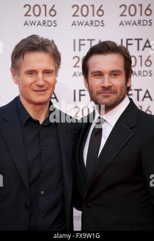 Schauspieler Liam Neeson und Clive Standen bei den IFTA & Drama Film Awards (dem irischen Film & Fernsehakademie) im Mansion House Stockfoto