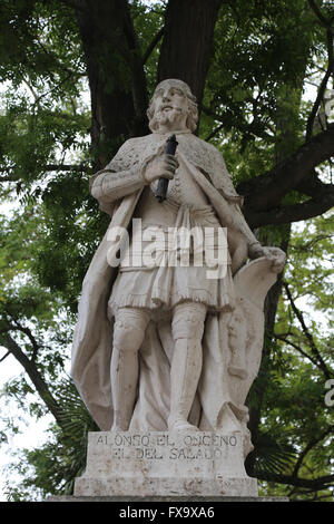 Statue Alfonso XI (1331-1350), König von Kastilien, Leon und Galicien. Wichtiger Sieg in der Schlacht des Salado, 1340. Burgos, Spanien Stockfoto