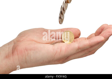 Seite-Detail-Ansicht in eine männliche Hand der fallende EURO-Münzen vor einem weißen Hintergrund Stockfoto