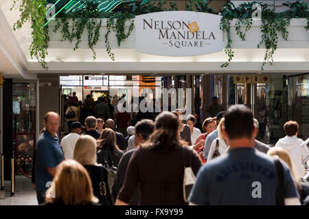 Die Nelson Mandela Square in Johannesburg, Südafrika am 9. August 2008. Stockfoto