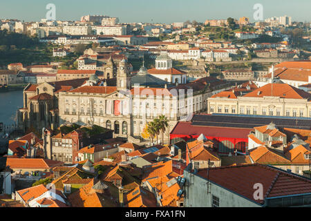 Morgen in der Altstadt von Porto, Portugal. Stockfoto