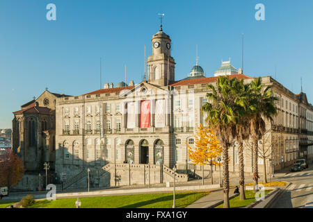 Sonniger Morgen im Palacio da Bolsa (Stock Exchange Palast) in Porto, Portugal. Stockfoto