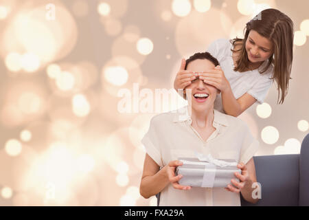 Zusammengesetztes Bild von weiß leuchtenden Punkte auf grau Stockfoto