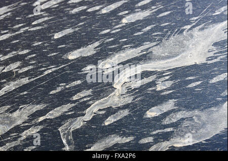 Abstrakte Malerei. Herabfallende Gegenstände Platz. Tatsächlich, der Schlamm spritzt und sonnigen starrt auf die Motorhaube des Autos. Stockfoto