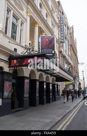 Außenfassade des Duke of York Theatre, London Stockfoto