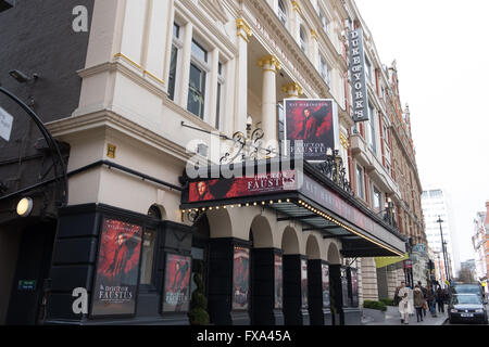 Außenfassade des Duke of York Theatre, London Stockfoto