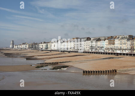 Hastings, St Leonards auf Meer und Marine Gericht gesehen vom neuen Pier Hastings, East Sussex, UK Stockfoto