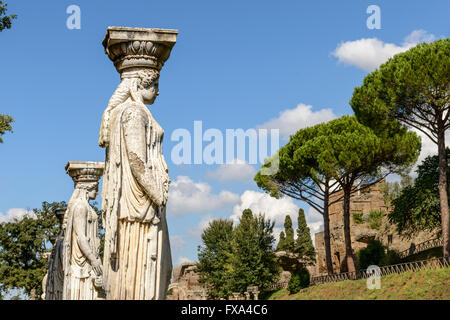 Ruinen der Villa Adriana(Canopus, statues facing the sky), Tivoli, Italien Stockfoto