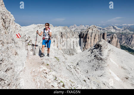 Besteigung des Piz Boé auf der Vallonsteig in der Sella Gruppe, Klettersteig, hinter den Naturpark Puez-Geisler, Dolomiten Stockfoto