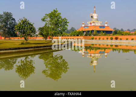 Große Drigung Kagyud Lotus Stupa, einer der vielen internationalen buddhistischen Tempel rund um den Geburtsort von Buddha Siddhartha Stockfoto