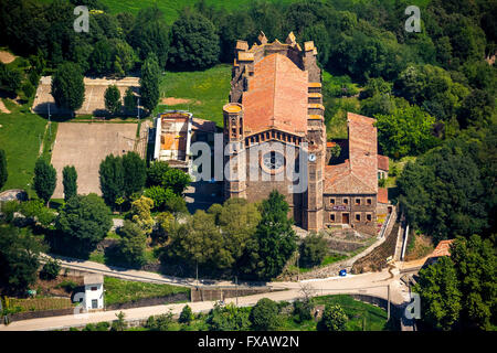 Luftaufnahme, Esglesia Sant Joan Les Fonts, Kloster Monestir de Sant Joan Les Fonts mit die dreischiffige romanische Kirche, Stockfoto