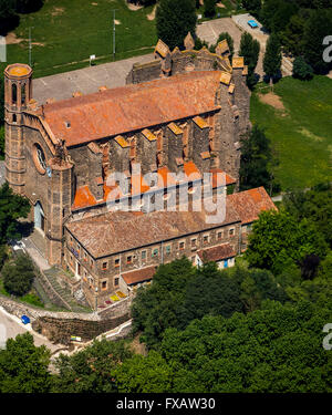 Luftaufnahme, Esglesia Sant Joan Les Fonts, Kloster Monestir de Sant Joan Les Fonts mit die dreischiffige romanische Kirche, Stockfoto