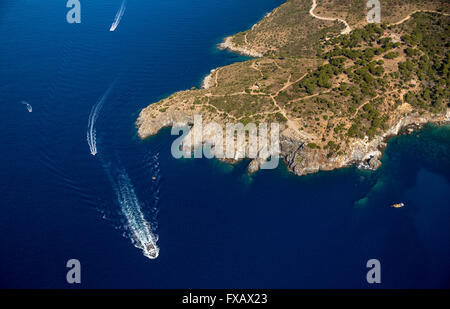 Luftaufnahme, vie Stellplätze für Boote und Taucher, mediterrane Bucht von Roses, blaues Wasser, Roses, Costa Brava, Katalonien, Spanien, Antenne Stockfoto