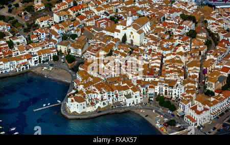 Antenne, Bucht von Cadaqués, Segelboote, Altstadt, Parc Natural Cap de Creus, Cadaques, Costa Brava, Katalonien, Spanien Europa, Antenne Stockfoto