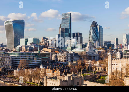 England, London, City-Skyline-Blick von der Tower Bridge Stockfoto