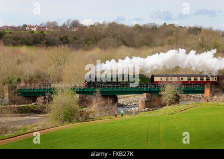 Dampfzug LMS Royal Scot Klasse 7P-4-6-0-46100 Royal Scot Cummersdale-Viadukt, Cummersdale, Carlisle, Cumbria, England, UK. Stockfoto