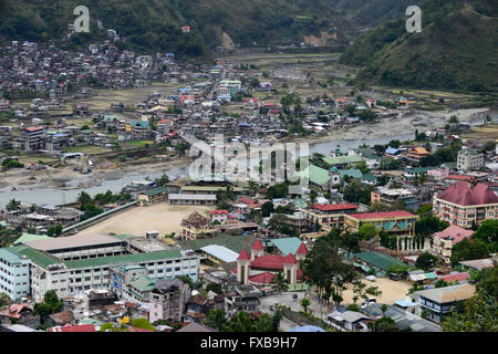 Philippinen, Mountain Province, Kordilleren, Stadt von Bontoc am Chico-Fluss, gegenüber Samoki Dorf, vor katholische Kirche Stockfoto