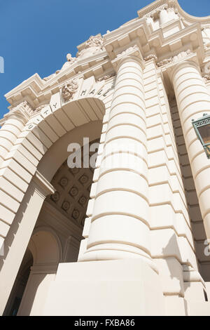 Pasadena City Hall in Mittelmeer Revival und Spanish Colonial Revival Styles architektonisch verzierten Haupt Eingang Ostturm Stockfoto