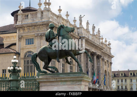 Statue und Palazzo Madama, Turin, Piemont, Italien Stockfoto