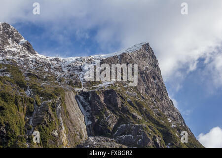 Die Straße, und die Aussicht am Milford Sound in Neuseeland Stockfoto